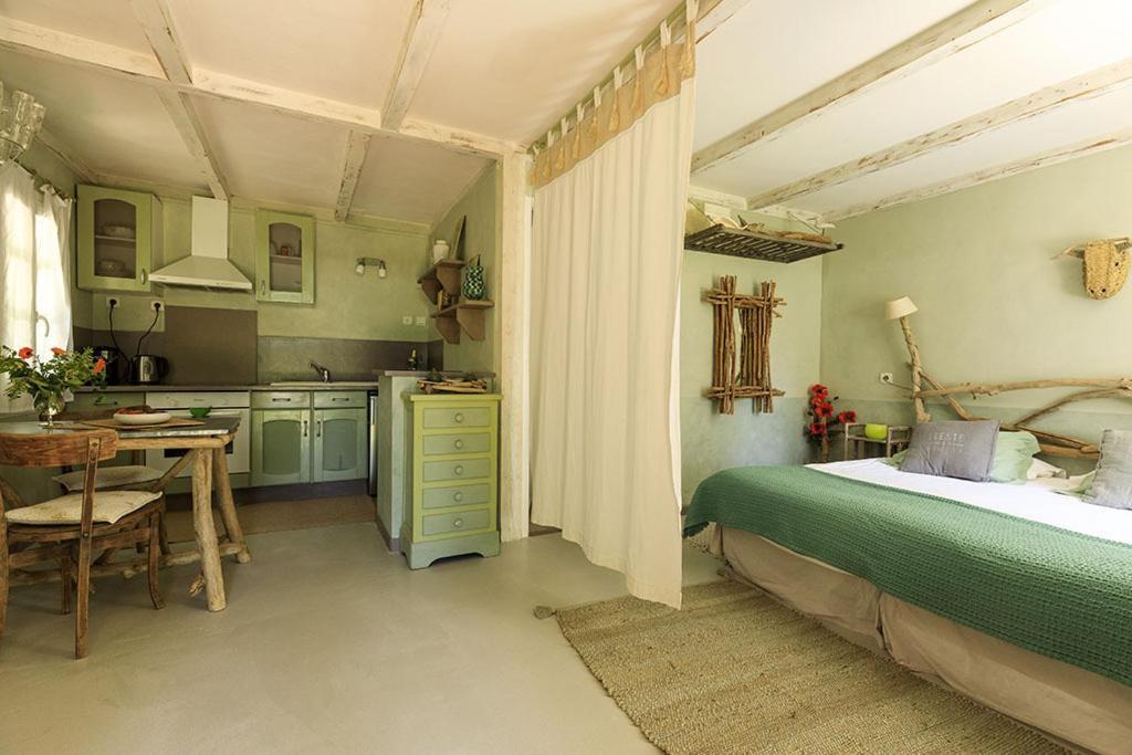 Les Gites Du Domaine De Rhodes Avignon Ruang foto